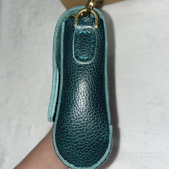 Portland Leather Lagoon Crossbody Bag - Picture 4 of 15